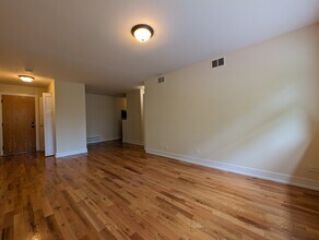 557 W Arlington Pl, Unit 3 in Chicago, IL - Foto de edificio - Building Photo