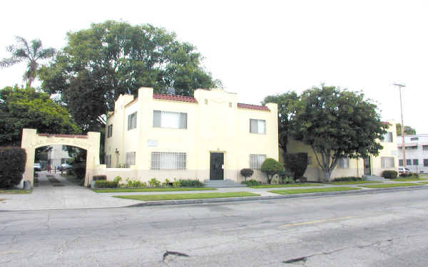 Kansas & 42nd Street Apartments in Los Angeles, CA - Building Photo