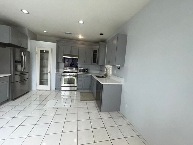 10327 Eclipse Ct in Garden Grove, CA - Building Photo - Building Photo