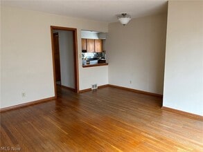 1771 Tanglewood Dr in Akron, OH - Foto de edificio - Building Photo