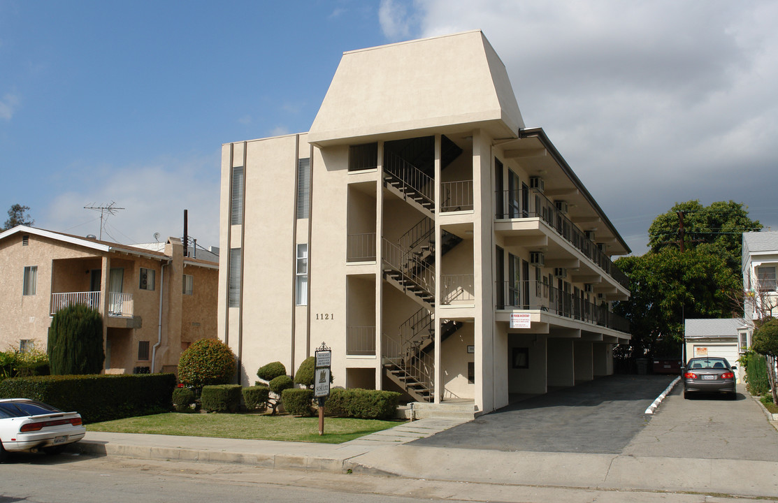 1121 E Palmer Ave in Glendale, CA - Building Photo