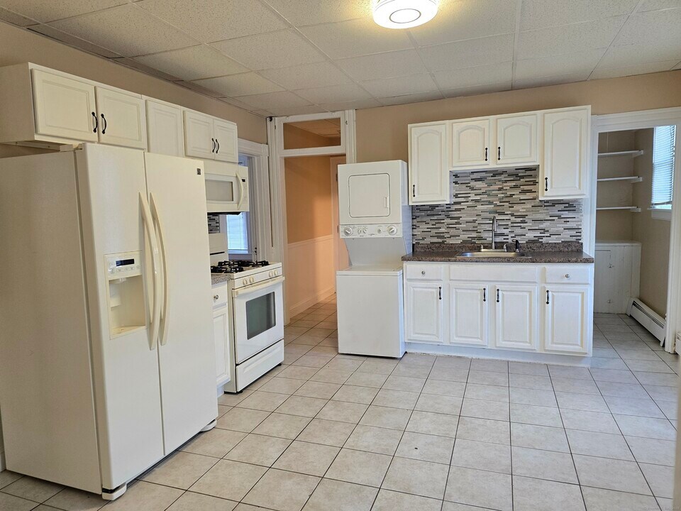 302 Allen St in New Britain, CT - Building Photo