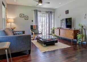 807 Hill Wood Dr in Austin, TX - Building Photo - Building Photo