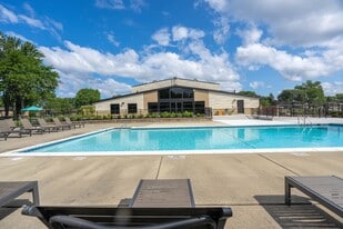 Somerset Park in Troy, MI - Building Photo