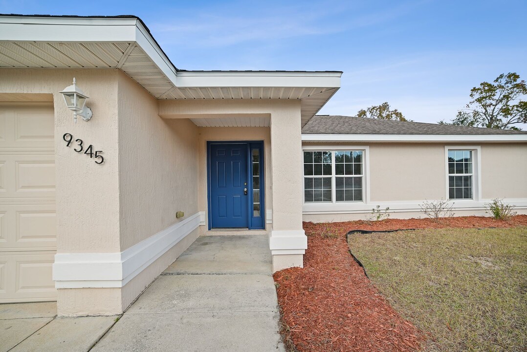 9345 SE 162nd Pl in Summerfield, FL - Building Photo