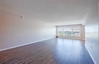 225 Country Club Dr in Largo, FL - Building Photo - Building Photo