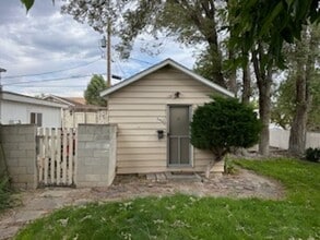 644 Oak St in Elko, NV - Foto de edificio - Building Photo