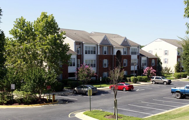 Malvern Lakes Apartments in Fredericksburg, VA - Building Photo - Building Photo