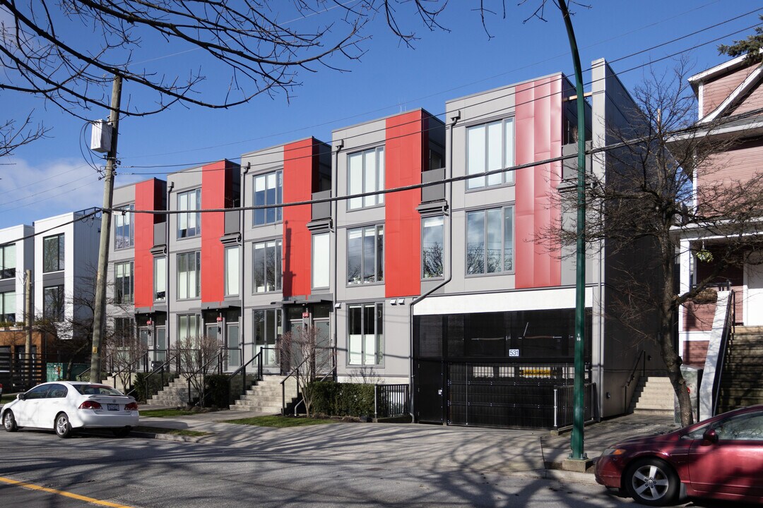 Hanna Townhouses in Vancouver, BC - Building Photo