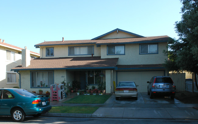 195 Bendorf Ave in San Jose, CA - Foto de edificio - Building Photo
