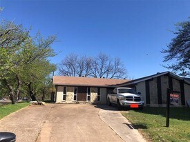 601 Bur Oak Dr in Irving, TX - Building Photo