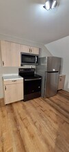 127 Edna Ave, Unit 127 1/2 in Neenah, WI - Building Photo - Building Photo