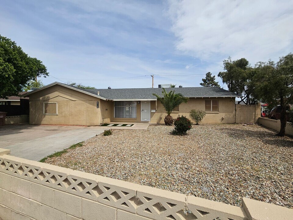 8116 E Monte Vista Rd in Scottsdale, AZ - Building Photo