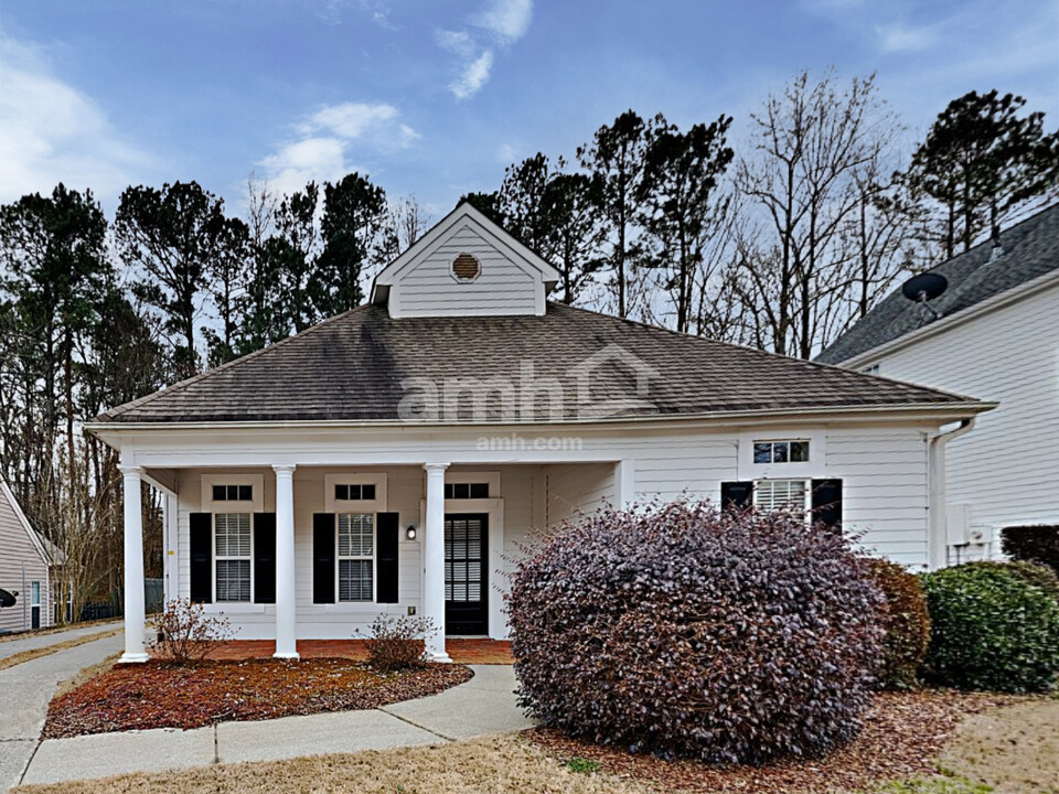 344 Pinehurst Way in Canton, GA - Building Photo