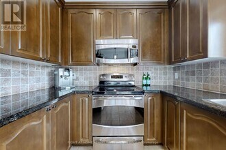 194 Tom Taylor Crescent in Newmarket, ON - Building Photo - Building Photo