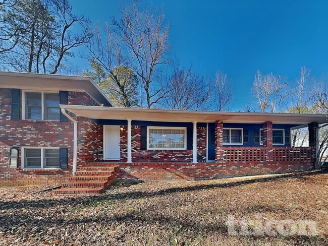 4930 Sugar Creek Dr in Sugar Hill, GA - Foto de edificio - Building Photo
