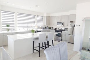 811 N Dalton Ave in Azusa, CA - Building Photo