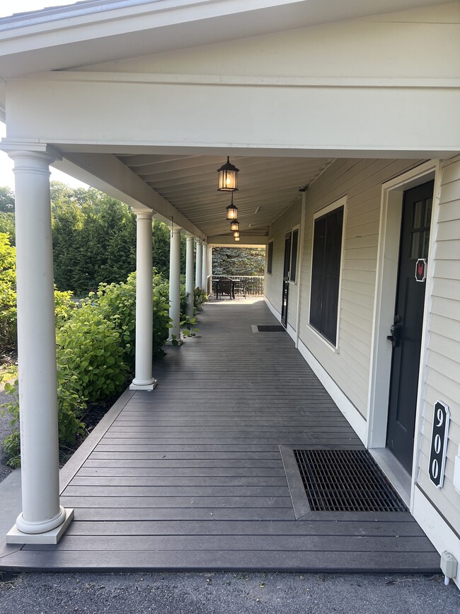 900 Dorset St in South Burlington, VT - Foto de edificio - Building Photo