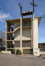 Nanihala in Honolulu, HI - Foto de edificio - Building Photo