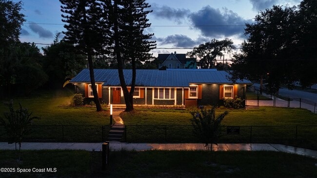 1712 Pineapple Ave in Melbourne, FL - Foto de edificio - Building Photo