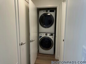 1079 Commonwealth Ave, Unit 306 in Boston, MA - Building Photo