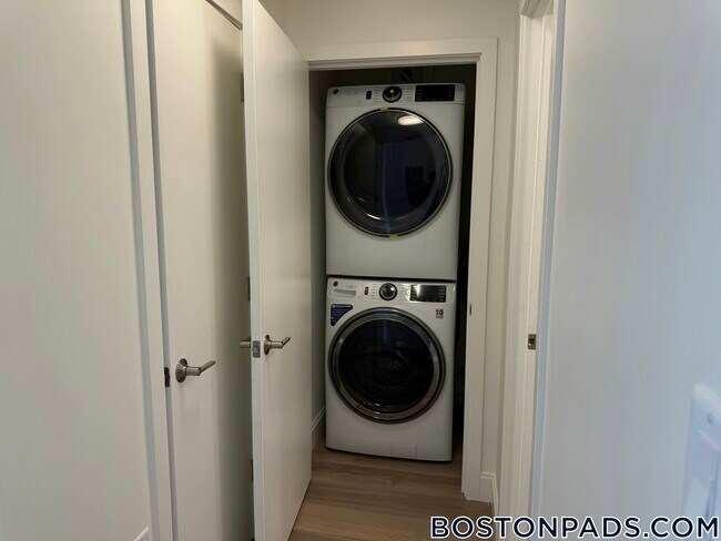 1079 Commonwealth Ave