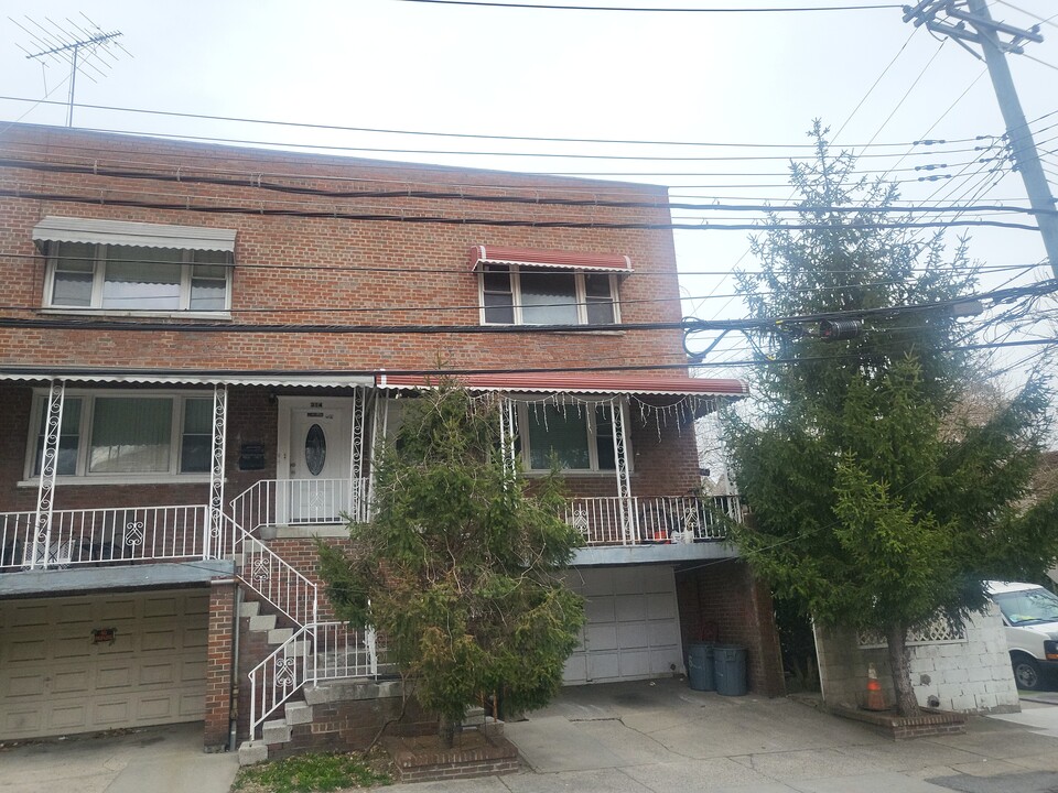 316 McLean Ave in Yonkers, NY - Building Photo