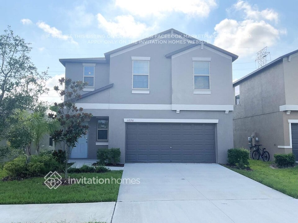 11220 Riley Pines Cir in Gibsonton, FL - Foto de edificio