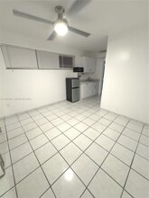 8490 SW 47th St in Miami, FL - Building Photo - Building Photo