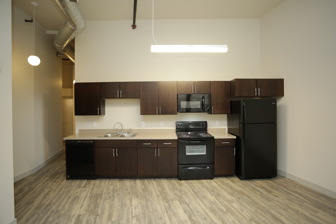 Blenheim Senior Living Apartments in Kansas City, MO - Building Photo