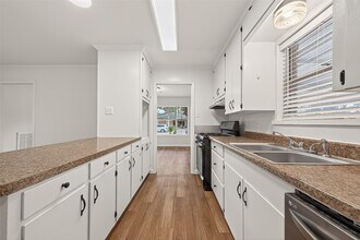 1411 Mimosa Ln in Rosenberg, TX - Foto de edificio - Building Photo