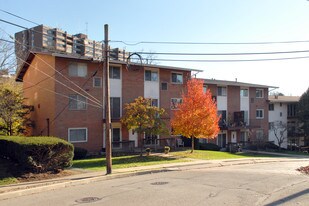 129 Baywood Ave in Pittsburgh, PA - Building Photo