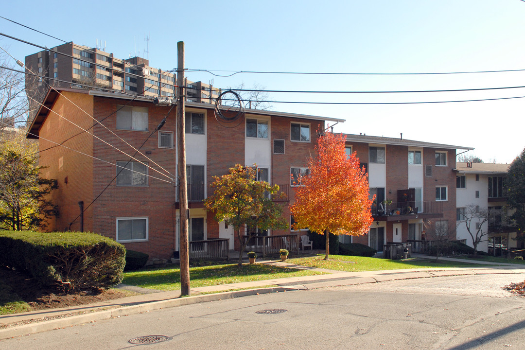 129 Baywood Ave in Pittsburgh, PA - Building Photo