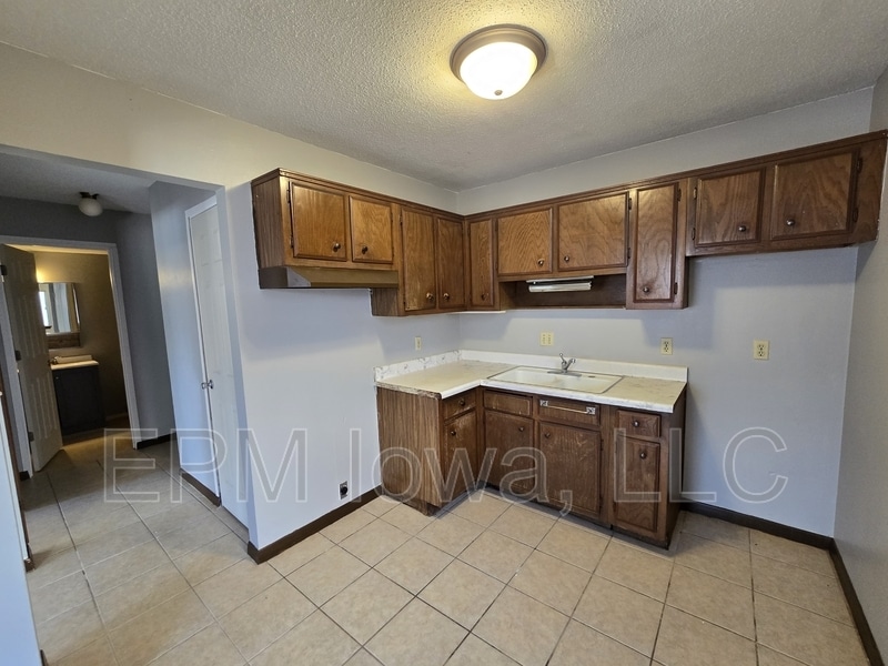 215 Baltimore St in Waterloo, IA - Building Photo