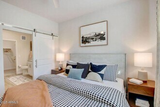 28201 N Black Cyn Hwy, Unit 3 in Phoenix, AZ - Building Photo - Building Photo