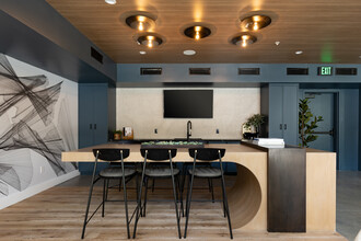 Eton at Warner Center in Woodland Hills, CA - Foto de edificio - Interior Photo