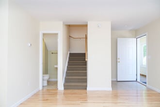 37 Decatur St in Burlington, VT - Building Photo - Building Photo