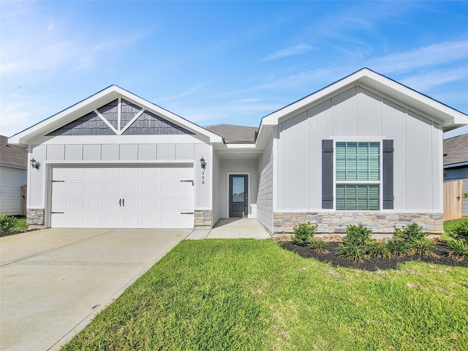 305 Grayson Baw Ln in Waller, TX - Building Photo