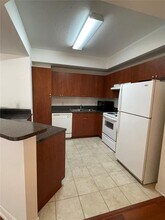 115 SW 11th St, Unit 605 in Miami, FL - Building Photo - Building Photo