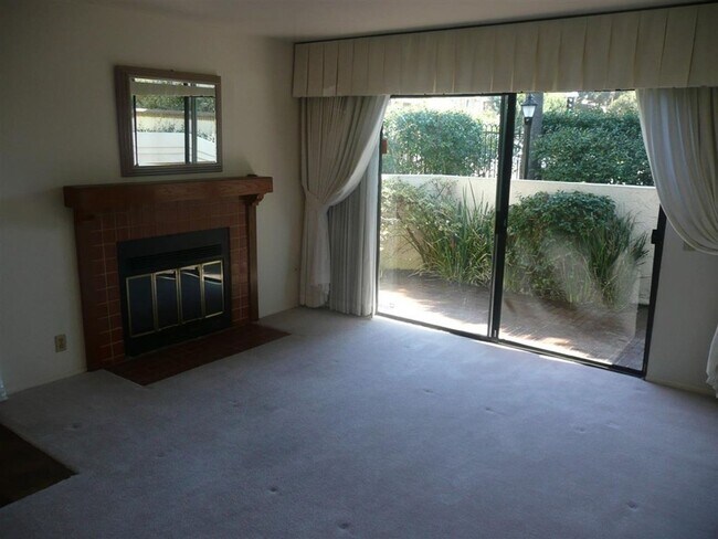 4240 Porte De Merano in San Diego, CA - Building Photo - Building Photo