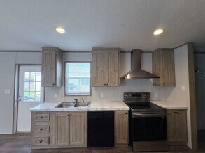 10610 State Rte 762 in Lockbourne, OH - Building Photo - Building Photo