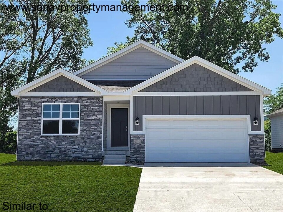 119 Dakota Cir in Waukee, IA - Foto de edificio