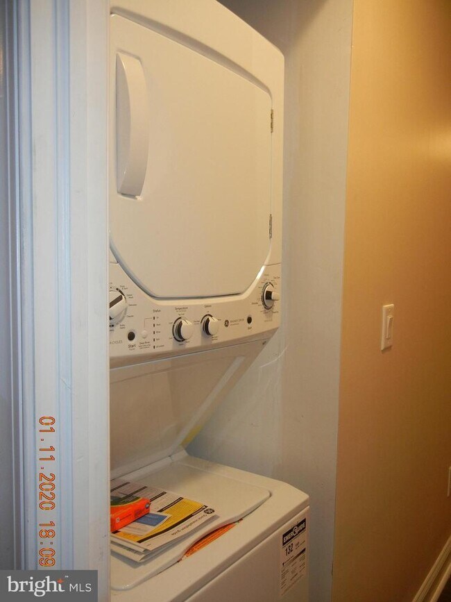 1003 Tasker St-Unit -1 in Philadelphia, PA - Building Photo - Building Photo