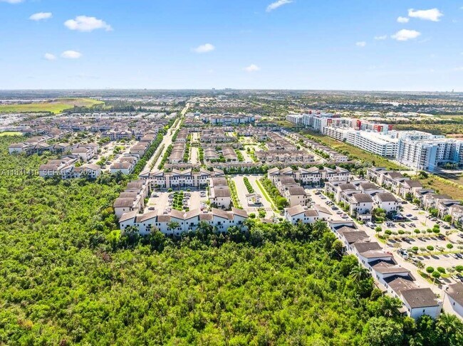 10419 NW 82nd St in Doral, FL - Building Photo - Building Photo