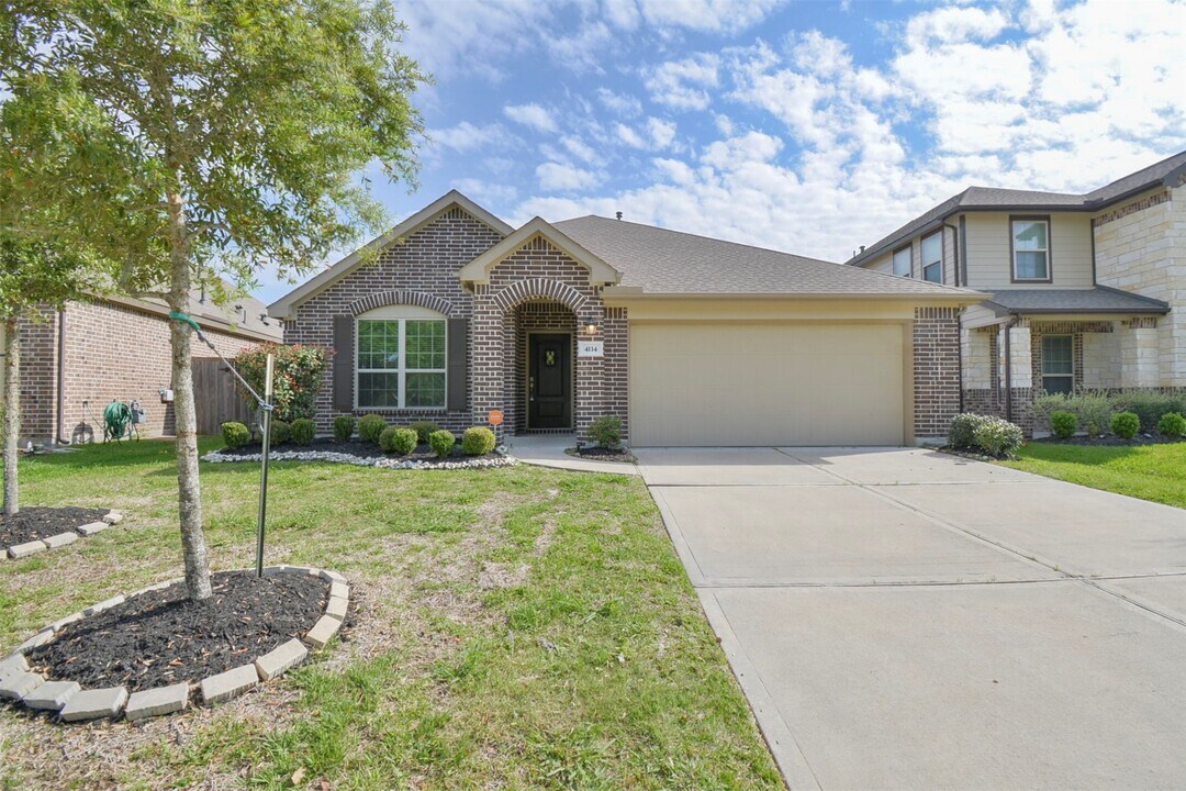 4114 Trenton Arbor Ln in Porter, TX - Building Photo