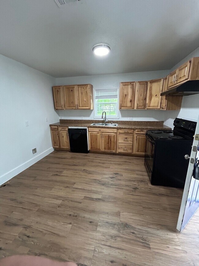 1201 S Throckmorton St in Sherman, TX - Building Photo - Building Photo