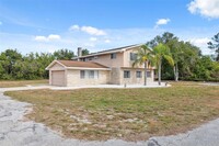 2260 Twin Ln in Dunedin, FL - Foto de edificio - Building Photo