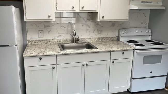 33305 Ryan Dr in Leesburg, FL - Building Photo - Building Photo