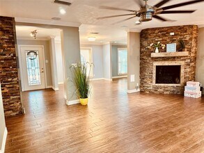 2750 Manila Ln in Houston, TX - Building Photo - Building Photo
