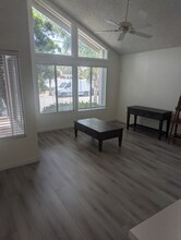 1046 Canal St in Oxnard, CA - Building Photo - Building Photo